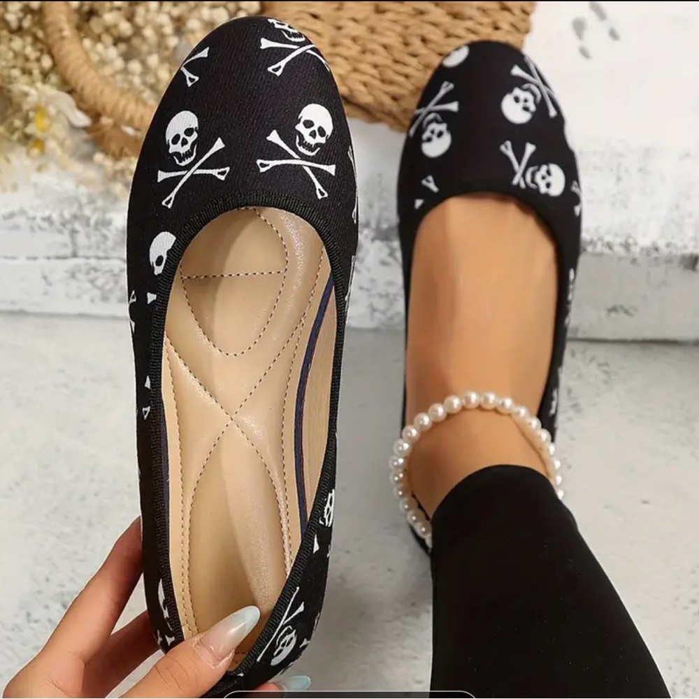 All-season Skull Print Casual Canvas Round Toe Slip-on Flat Shoe